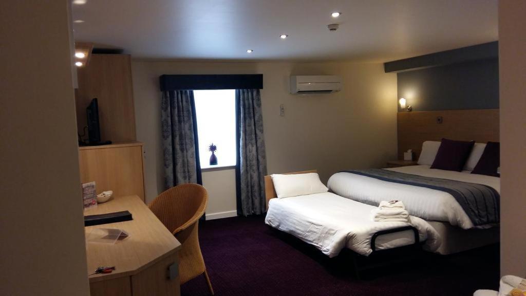 Cambridge Hotel Waterfront Brighouse Exteriör bild