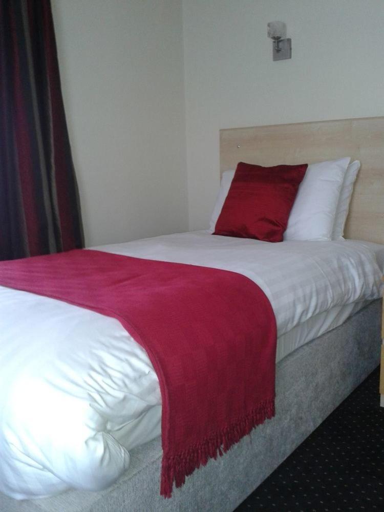 Cambridge Hotel Waterfront Brighouse Exteriör bild